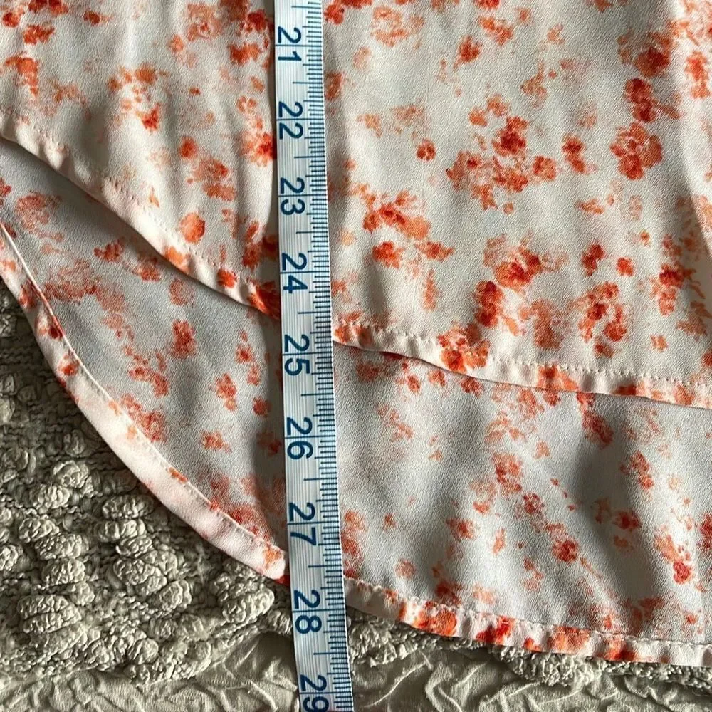Simply Vera Capped Sleeve Blouse. Size Small. Peach Floral - Picture 8 of 9